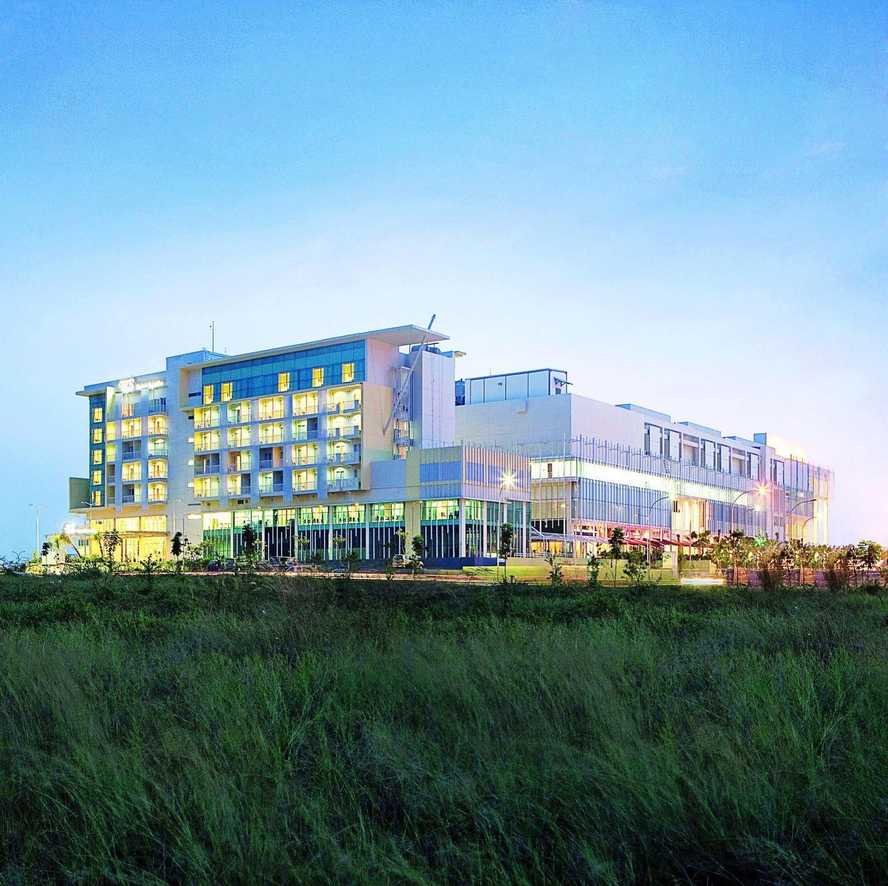 Hotel Santika Bsd City-Serpong Esterno foto